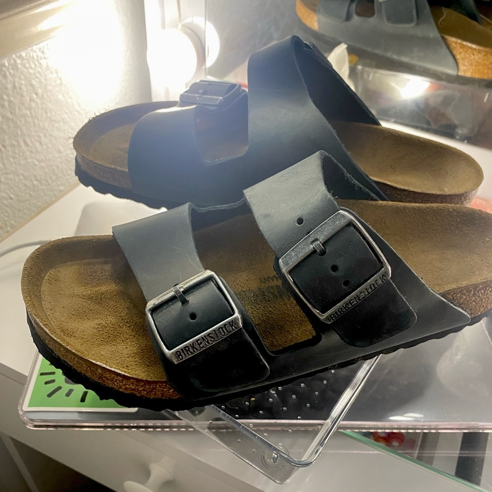 Birkenstocks men’s 5 women’s 7
